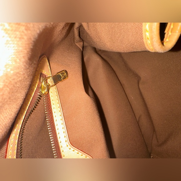 Louis Vuitton Pre-Owned 2006
Batignolles Tote Bag - Picture 2 of 16